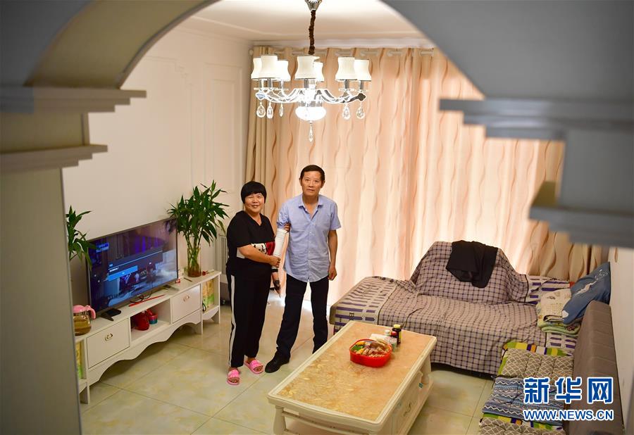 （走向我們的小康生活·圖文互動）（2）“樓上過日子，樓下賺票子”——來自陜西安康的易地扶貧搬遷一線觀察