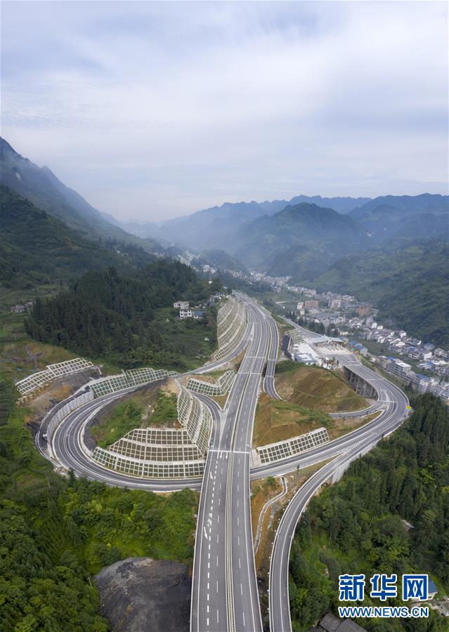 (圖文互動)(2)烏蒙山集中連片特困地區又添一條高速公路