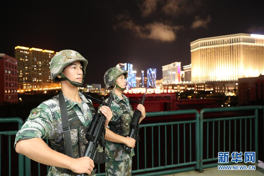 (在習(xí)近平強(qiáng)軍思想指引下·我們?cè)趹?zhàn)位報(bào)告·圖文互動(dòng))(1)駐澳門(mén)部隊(duì):濠江之畔,最可愛(ài)的人