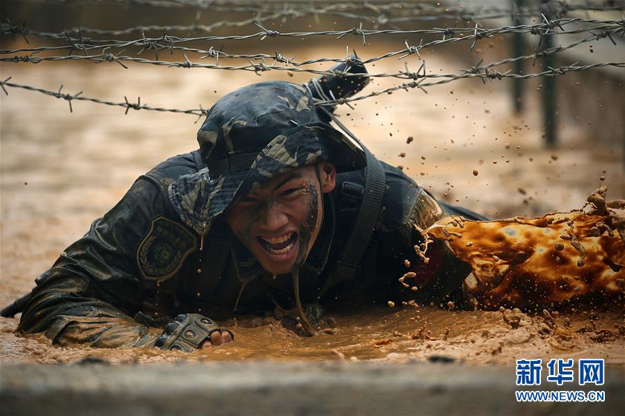 (在習(xí)近平強(qiáng)軍思想指引下·我們?cè)趹?zhàn)位報(bào)告·圖文互動(dòng))(2)駐澳門(mén)部隊(duì):濠江之畔,最可愛(ài)的人