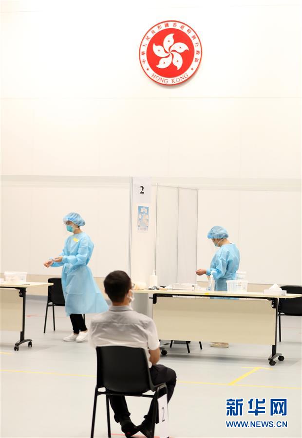 (圖文互動)(2)特寫:新冠病毒普檢首日,香港市民踴躍參與