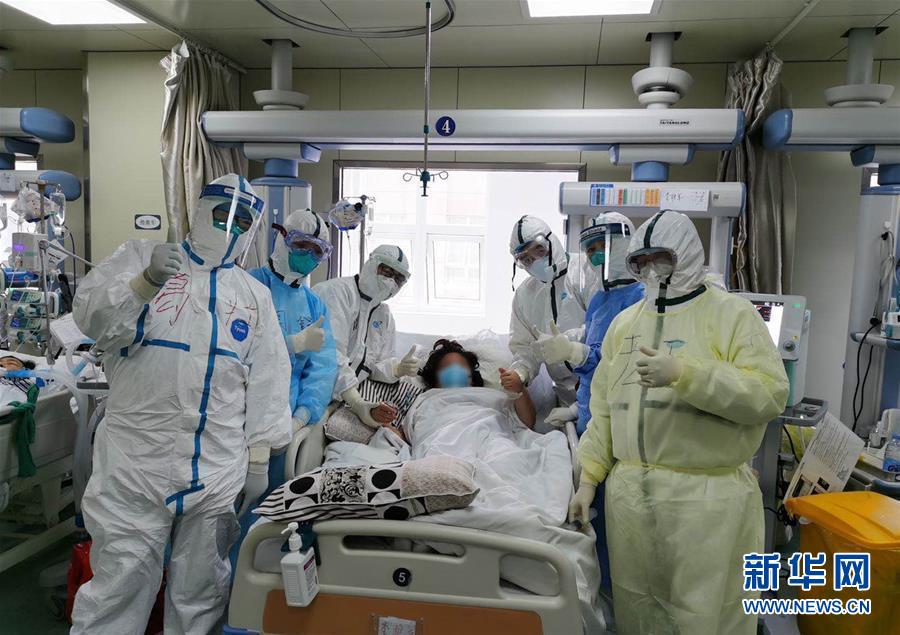 (抗疫一線醫(yī)務(wù)人員英雄群體·圖文互動)(1)合力護(hù)航生命之舟——遼寧、上海、廣東等醫(yī)療隊聯(lián)手決戰(zhàn)雷神山