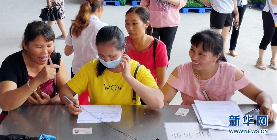 (決戰(zhàn)決勝脫貧攻堅·圖文互動)(4)同飲一江水 攜手“斬窮根”——深圳對口廣西河池、百色扶貧協作見聞