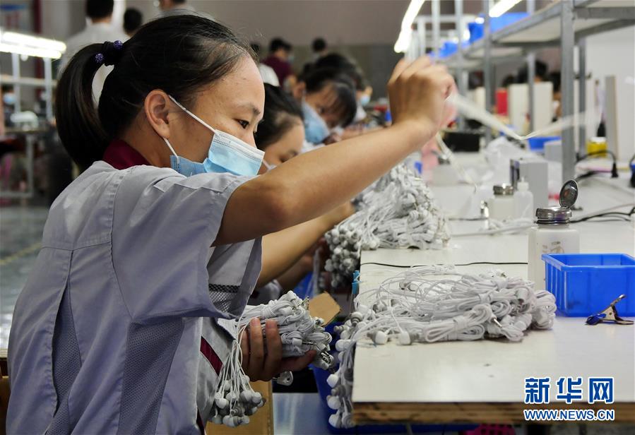 (決戰(zhàn)決勝脫貧攻堅·圖文互動)(12)同飲一江水 攜手“斬窮根”——深圳對口廣西河池、百色扶貧協作見聞