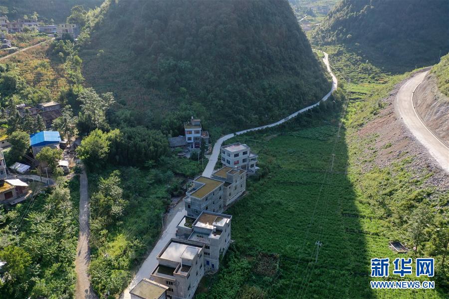 (新華全媒頭條·走向我們的小康生活·決戰(zhàn)決勝脫貧攻堅(jiān)·圖文互動(dòng))(5)千年之渴今朝解——貴州貧困群眾實(shí)現(xiàn)“吃水不愁”