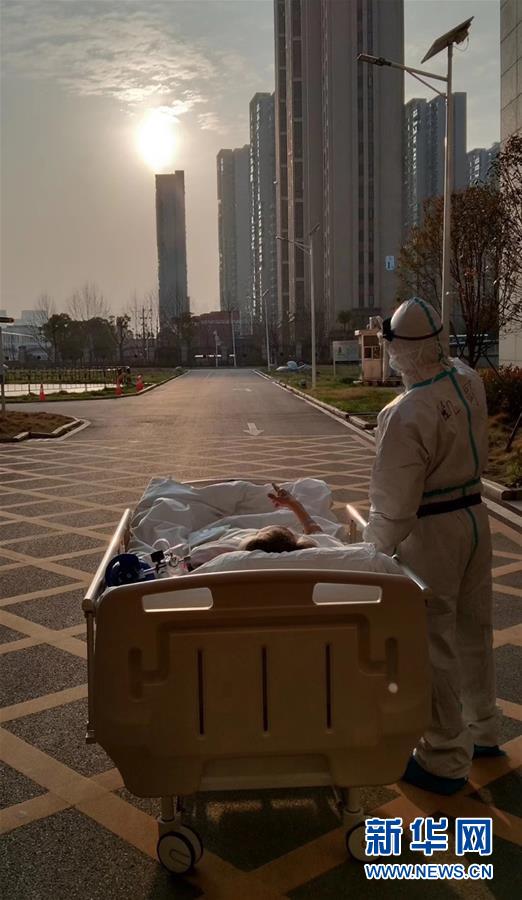 (新華全媒頭條·圖文互動)(3)奮斗結碩果,再寫新篇章——寫在共和國71周年華誕之際