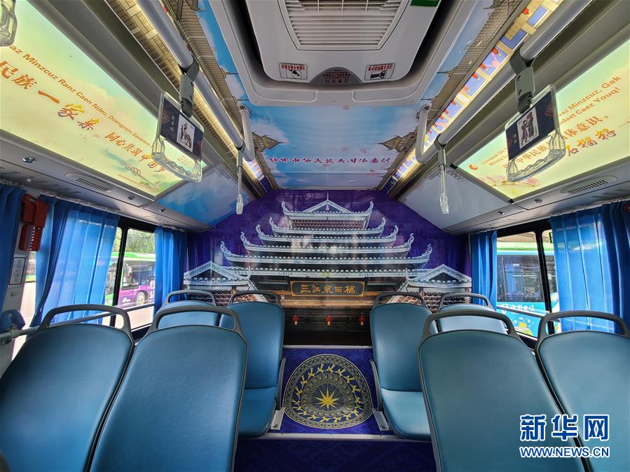 (圖文互動)(2)“石榴紅”里的民族情——廣西柳州首發民族團結公交專線見聞