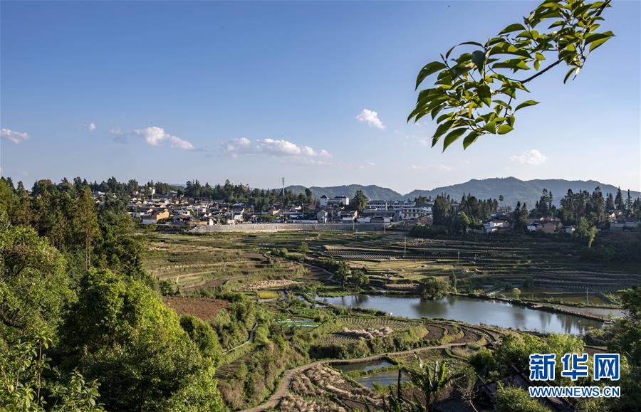 (集中連片特困地區(qū)貧困村調(diào)研行·圖文互動)(1)阿佤人民再唱新歌——云南騰沖市三家村中寨司莫拉佤族村脫貧調(diào)查