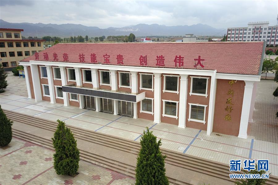 (習近平的小康故事·新華視界·圖文互動)(4)“讓每個人都有人生出彩的機會”——習近平和人民教育的故事