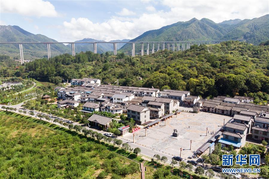 (習近平的小康故事·新華網·圖文互動)(3)“真正解決好基層群眾看病難、看病貴問題”——習近平和群眾健康的故事