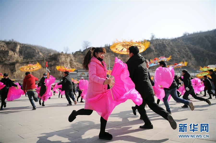 (新華全媒頭條·圖文互動(dòng))(2)偉大旗幟引領(lǐng)歷史巨變——習(xí)近平新時(shí)代中國(guó)特色社會(huì)主義思想指引“十三五”經(jīng)濟(jì)社會(huì)發(fā)展述評(píng)