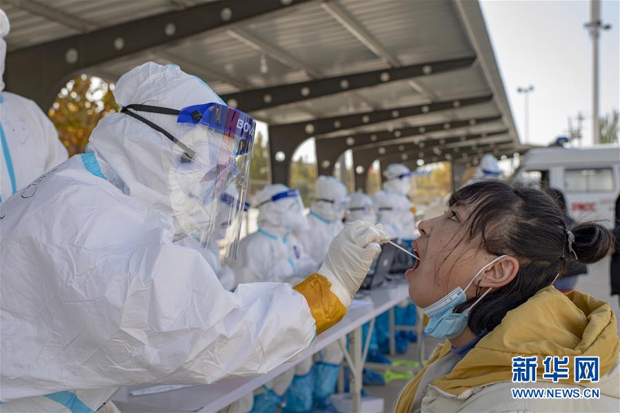 (聚焦疫情防控·圖文互動)(3)特寫:爭分奪秒,4天完成474.65萬人核酸檢測