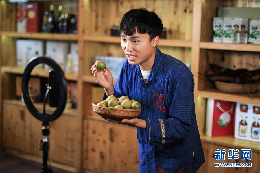 (在習近平新時代中國特色社會主義思想指引下——新時代新作為新篇章·習近平總書記關切事·圖文互動)(5)精準扶貧7年,十八洞村“長”出10余種新職業