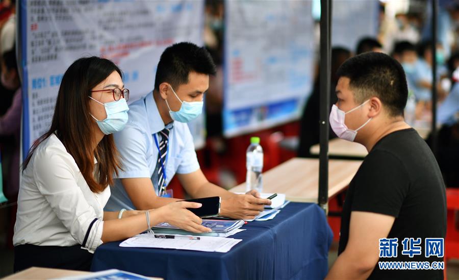 （新華全媒頭條·兩會特別報道）（4）攻堅克難贏未來——從政府工作報告看2020年中國發展走向 