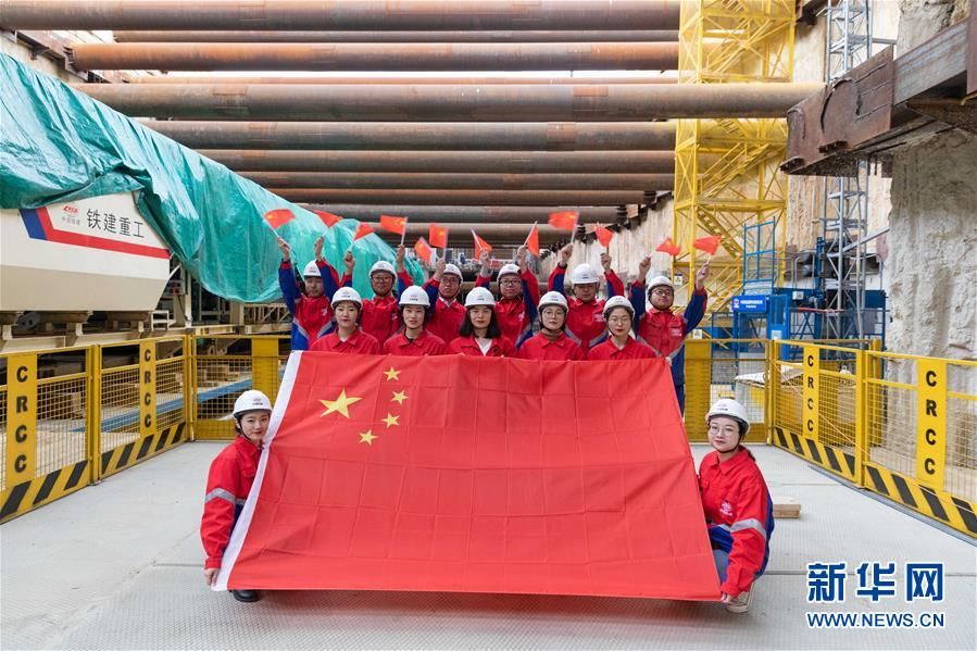 (國際)(4)“我和國旗合個影”主題活動在多國舉行