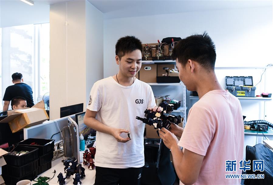 (在習(xí)近平新時(shí)代中國(guó)特色社會(huì)主義思想指引下——新時(shí)代新作為新篇章·總書記關(guān)切開放事·圖文互動(dòng))(1)以開放作楫 揚(yáng)創(chuàng)新之帆——深圳“先行示范”再啟航