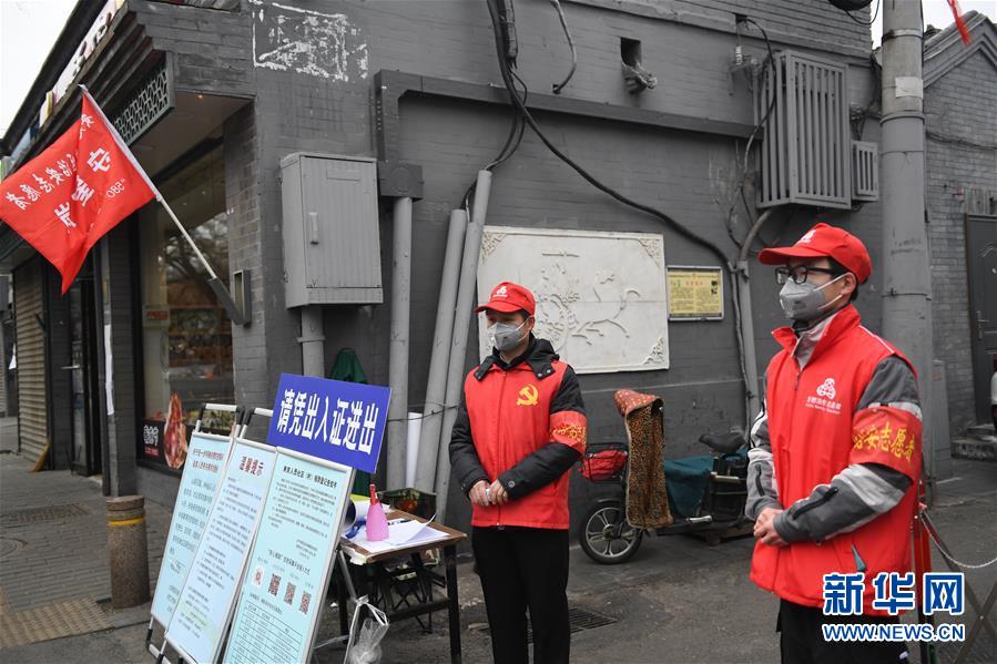 (習近平致敬的戰“疫”英雄·社區工作者篇·圖文互動)(5)他們,堅守一線戰風雨