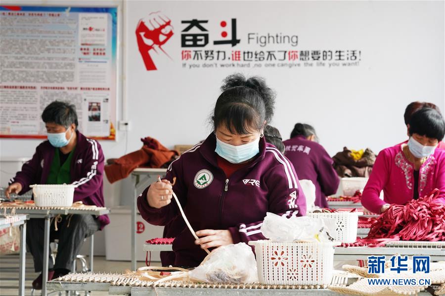 (在習近平新時代中國特色社會主義思想指引下——新時代新作為新篇章·習近平總書記關切事·圖文互動)(6)讓貧困勞動力端穩就業的“飯碗”——各地就業扶貧不松勁鞏固脫貧成果