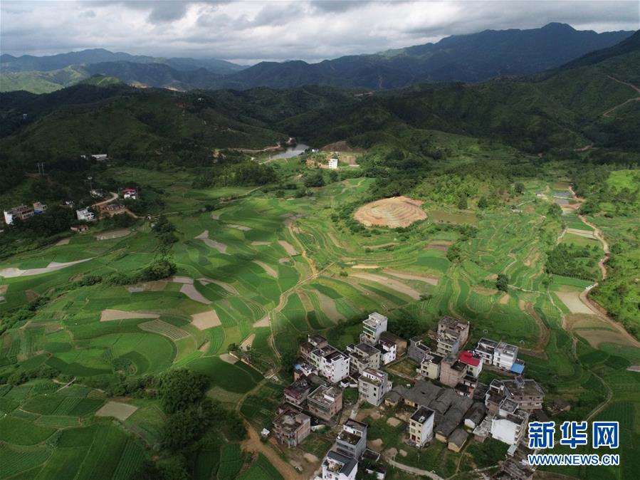 (在習(xí)近平新時(shí)代中國特色社會主義思想指引下——新時(shí)代新作為新篇章·習(xí)近平總書記關(guān)切事·圖文互動(dòng))(4)新生活、新盼頭——脫貧攻堅(jiān)新形勢速覽