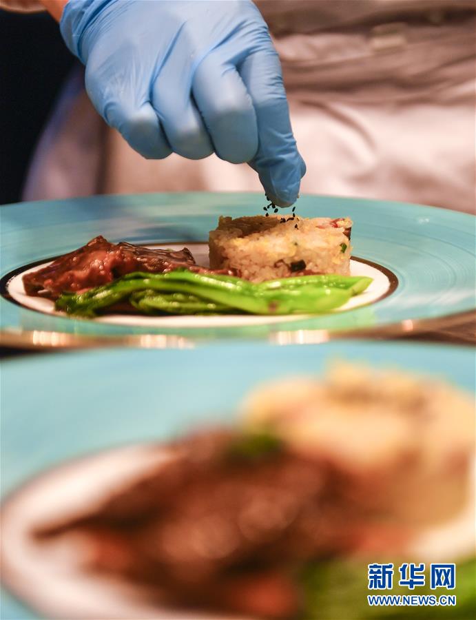 (在習(xí)近平新時(shí)代中國(guó)特色社會(huì)主義思想指引下——新時(shí)代新作為新篇章·習(xí)近平總書記關(guān)切事·圖文互動(dòng))(5)珍惜盤中餐,狠剎浪費(fèi)風(fēng)——各地積極行動(dòng)堅(jiān)決制止餐飲浪費(fèi)