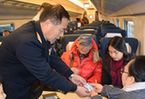 沈陽鐵路局:“親情名片”為耄耋老人送來溫馨春運