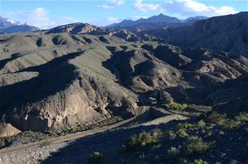 天山深處,“山地鐵軍”奪路探寶