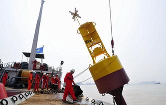 上海:深水港里布航標