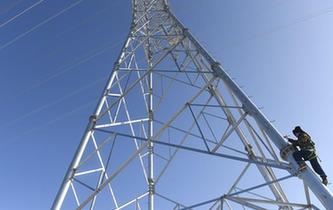 供電巡線(xiàn)師徒檔 極寒中守護(hù)光明與溫暖