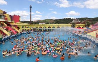 重慶:水上樂園享清涼