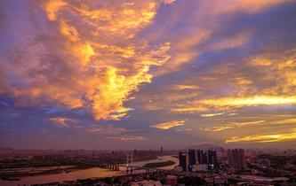 福建泉州:晚霞絢爛映天紅