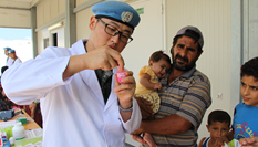 通訊:“敬佑生命 大愛無疆”——記中國赴黎維和部隊醫師節義診活動