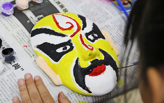 杭州:感受傳統(tǒng)文化魅力 京劇教學(xué)走進(jìn)校園