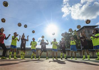 廣西上思:鄉(xiāng)村女孩的足球夢