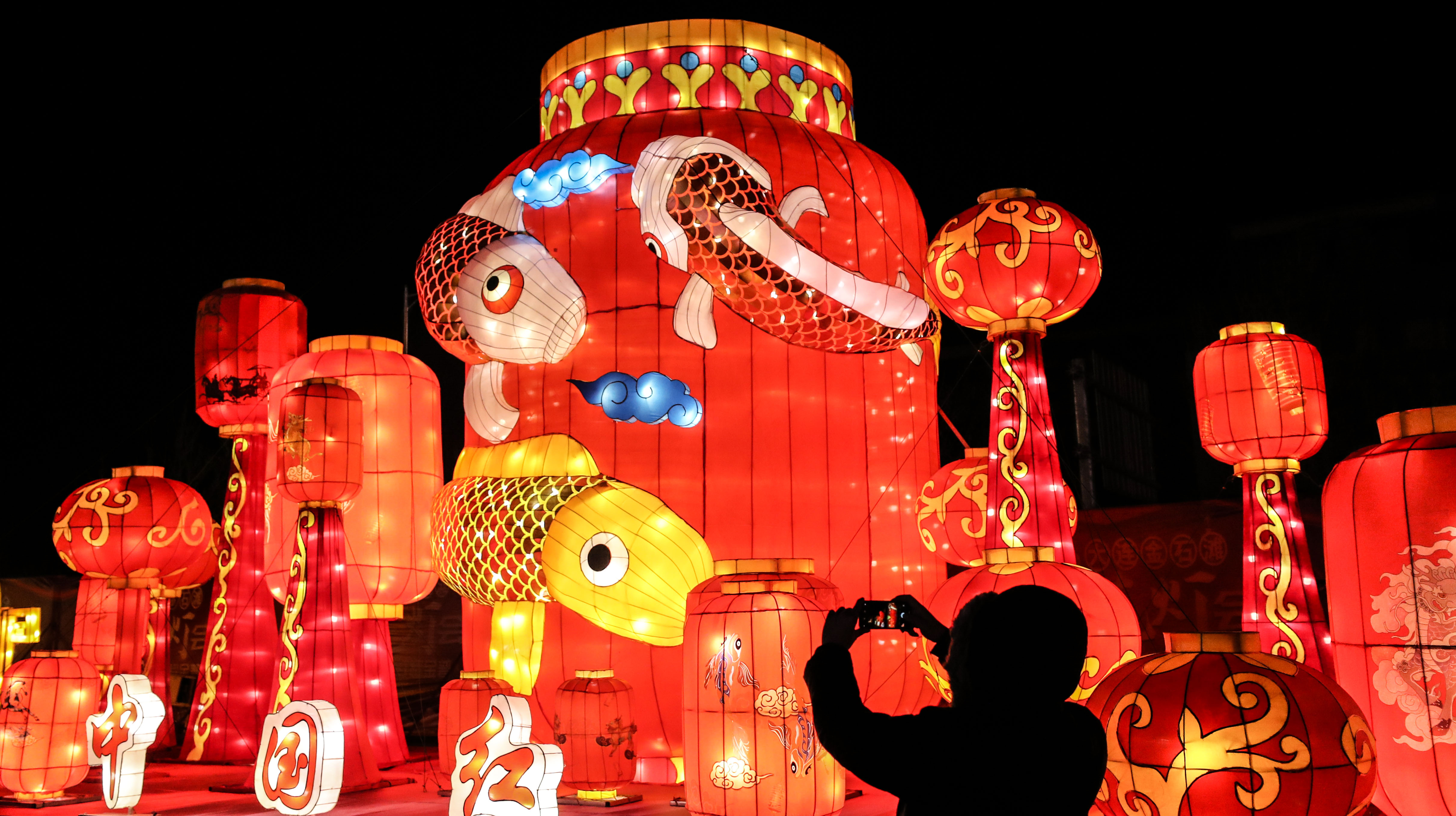 大連:花燈扮靚金石灘