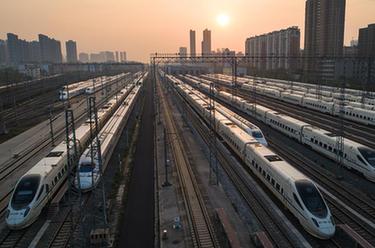 武漢:“陸地艦隊”重新啟程