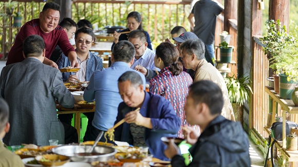 重慶忠縣:鄉(xiāng)村振興示范園里的小康生活