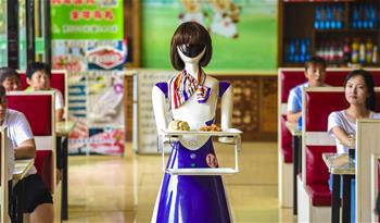 河北深州:機(jī)器人在小餐廳“上崗”