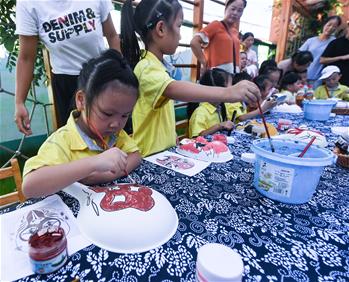 浙江長興:提線木偶劇走進“開學第一課”