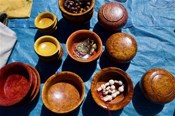 西藏:雪山腳下的中尼帳篷邊貿市場