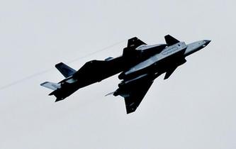 “殲-20,你不要飛得那么快……”