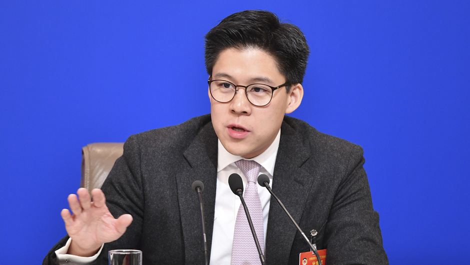 全國(guó)政協(xié)委員、中國(guó)香港體育協(xié)會(huì)暨奧林匹克委員會(huì)副會(huì)長(zhǎng)、霍英東集團(tuán)副總裁 霍啟剛