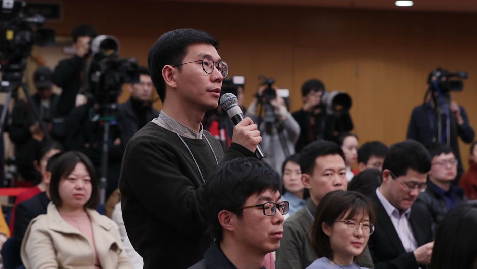 澎湃新聞?dòng)浾? /></a>
</div>
</div>
<br />
<div id=