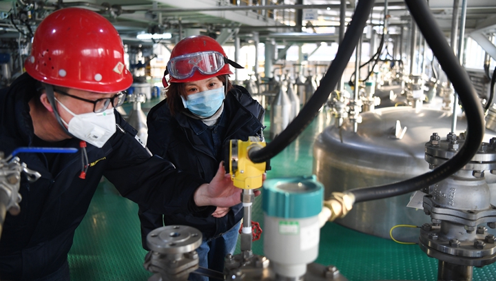 新華社評論員:防疫情不松懈 抓發(fā)展不動搖