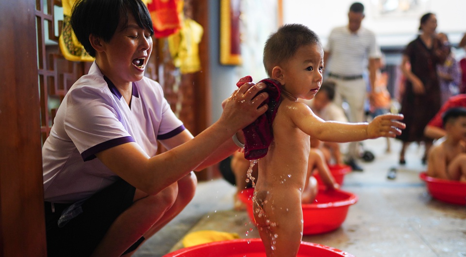 江西南昌:文化大院里感受端午民俗