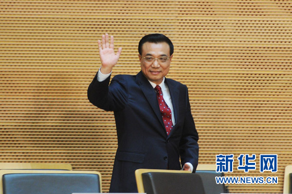 5月5日,中國國務院總理李克強在位于亞的斯亞貝巴的非洲聯盟總部發表題為《開創中非合作更加美好的未來》的演講。 新華社記者 謝環馳 攝  5月5日,中國國務院總理李克強在位于亞的斯亞貝巴的非洲聯盟總部發表題為《開創中非合作更加美好的未來》的演講。 新華社記者 謝環馳 攝