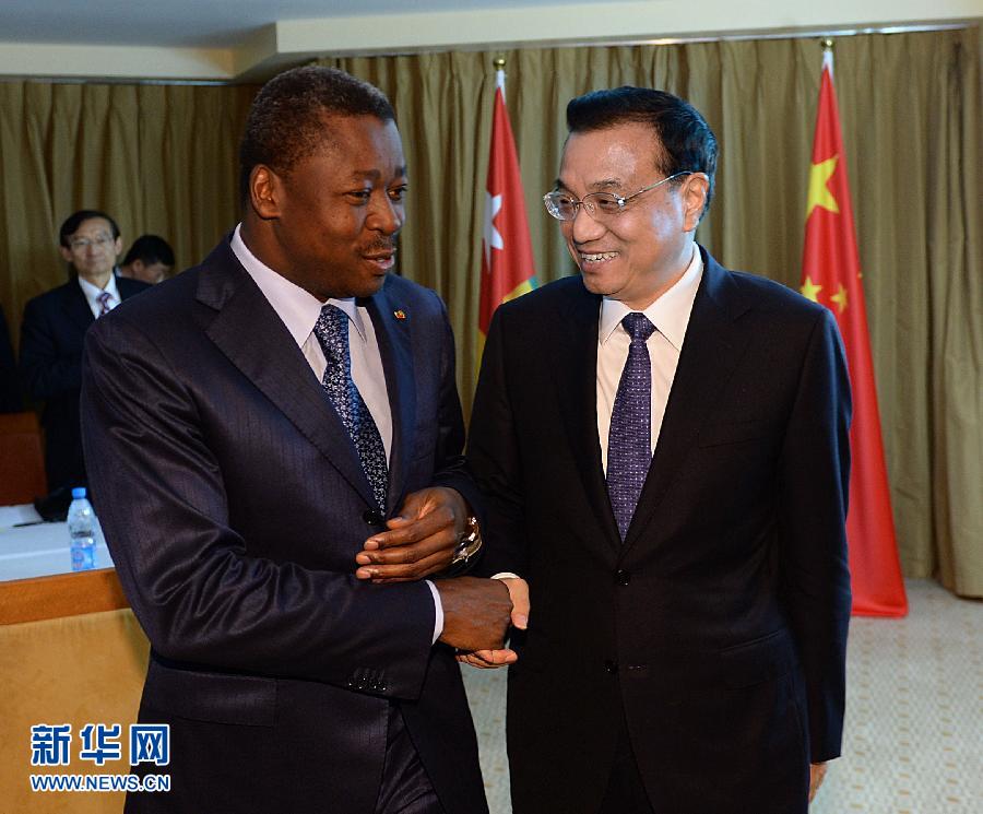 5月7日,正在尼日利亞訪問的中國國務院總理李克強在阿布賈會見出席第24屆世界經濟論壇非洲峰會全會的多哥總統福雷。 新華社記者 李濤 攝  5月7日,正在尼日利亞訪問的中國國務院總理李克強在阿布賈會見出席第24屆世界經濟論壇非洲峰會全會的多哥總統福雷。 新華社記者 李濤 攝