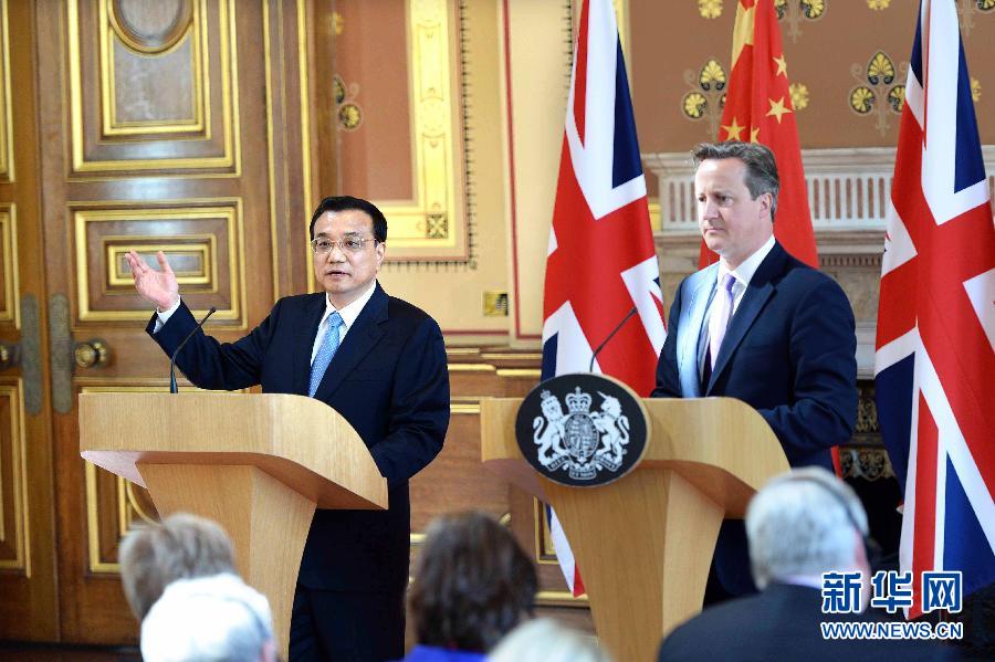 6月17日,中國國務院總理李克強同英國首相卡梅倫在倫敦舉行中英總理年度會晤后共同會見記者。新華社記者 李濤 攝   6月17日,中國國務院總理李克強同英國首相卡梅倫在倫敦舉行中英總理年度會晤后共同會見記者。新華社記者 李濤 攝