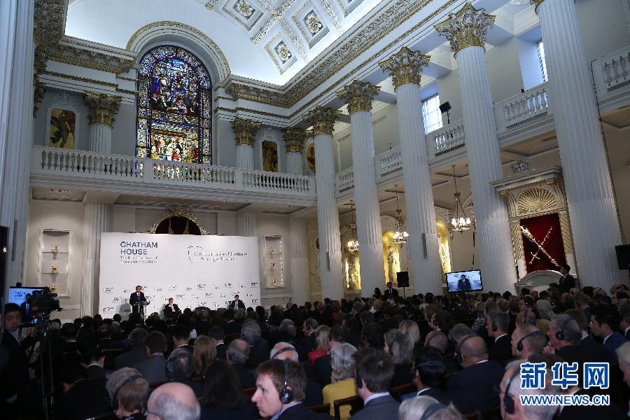 6月18日,國務(wù)院總理李克強(qiáng)在倫敦金融城市長官邸面向英國皇家國際問題研究所和國際戰(zhàn)略研究所兩大智庫發(fā)表題為《共建包容發(fā)展的美好世界》的演講。新華社記者 龐興雷 攝  6月18日,國務(wù)院總理李克強(qiáng)在倫敦金融城市長官邸面向英國皇家國際問題研究所和國際戰(zhàn)略研究所兩大智庫發(fā)表題為《共建包容發(fā)展的美好世界》的演講。新華社記者 龐興雷 攝