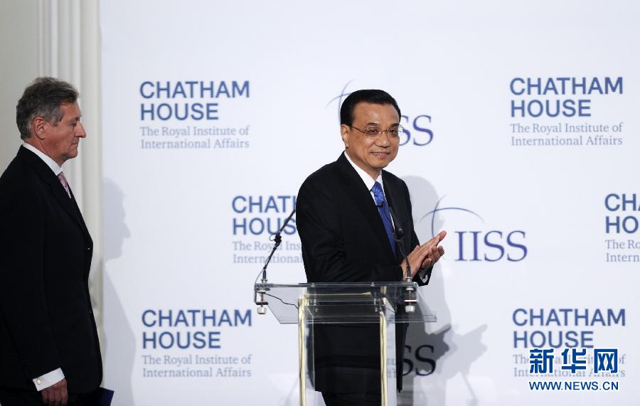 6月18日,國務(wù)院總理李克強(qiáng)在倫敦金融城市長官邸面向英國皇家國際問題研究所和國際戰(zhàn)略研究所兩大智庫發(fā)表題為《共建包容發(fā)展的美好世界》的演講。新華社記者 張鐸 攝 6月18日,國務(wù)院總理李克強(qiáng)在倫敦金融城市長官邸面向英國皇家國際問題研究所和國際戰(zhàn)略研究所兩大智庫發(fā)表題為《共建包容發(fā)展的美好世界》的演講。新華社記者 張鐸 攝