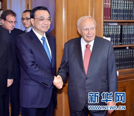 6月20日,國務院總理李克強在雅典總統(tǒng)府會見希臘總統(tǒng)帕普利亞斯。 新華社記者 李濤 攝 6月20日,國務院總理李克強在雅典總統(tǒng)府會見希臘總統(tǒng)帕普利亞斯。 新華社記者 李濤 攝